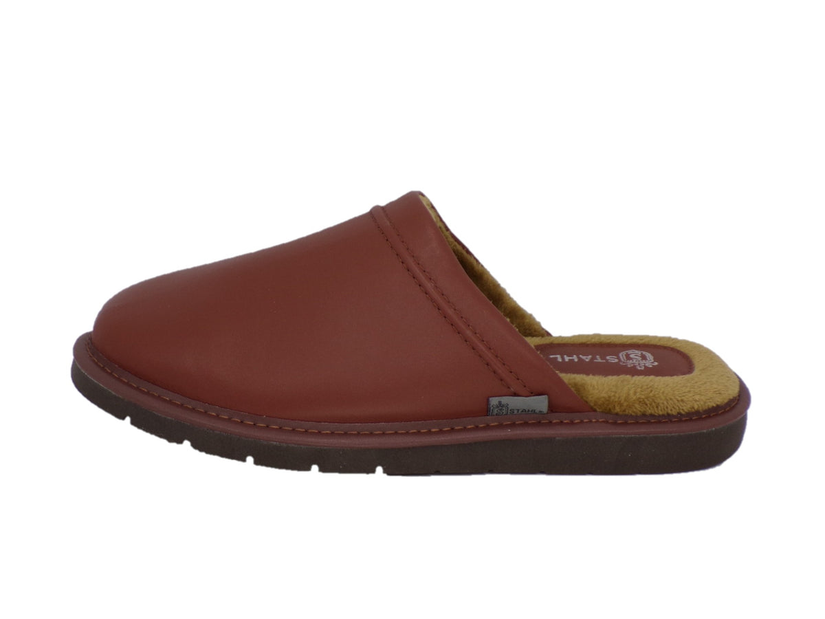 Pantuflas E-4747 de piel de borrego para hombre, vista de tres cuartos