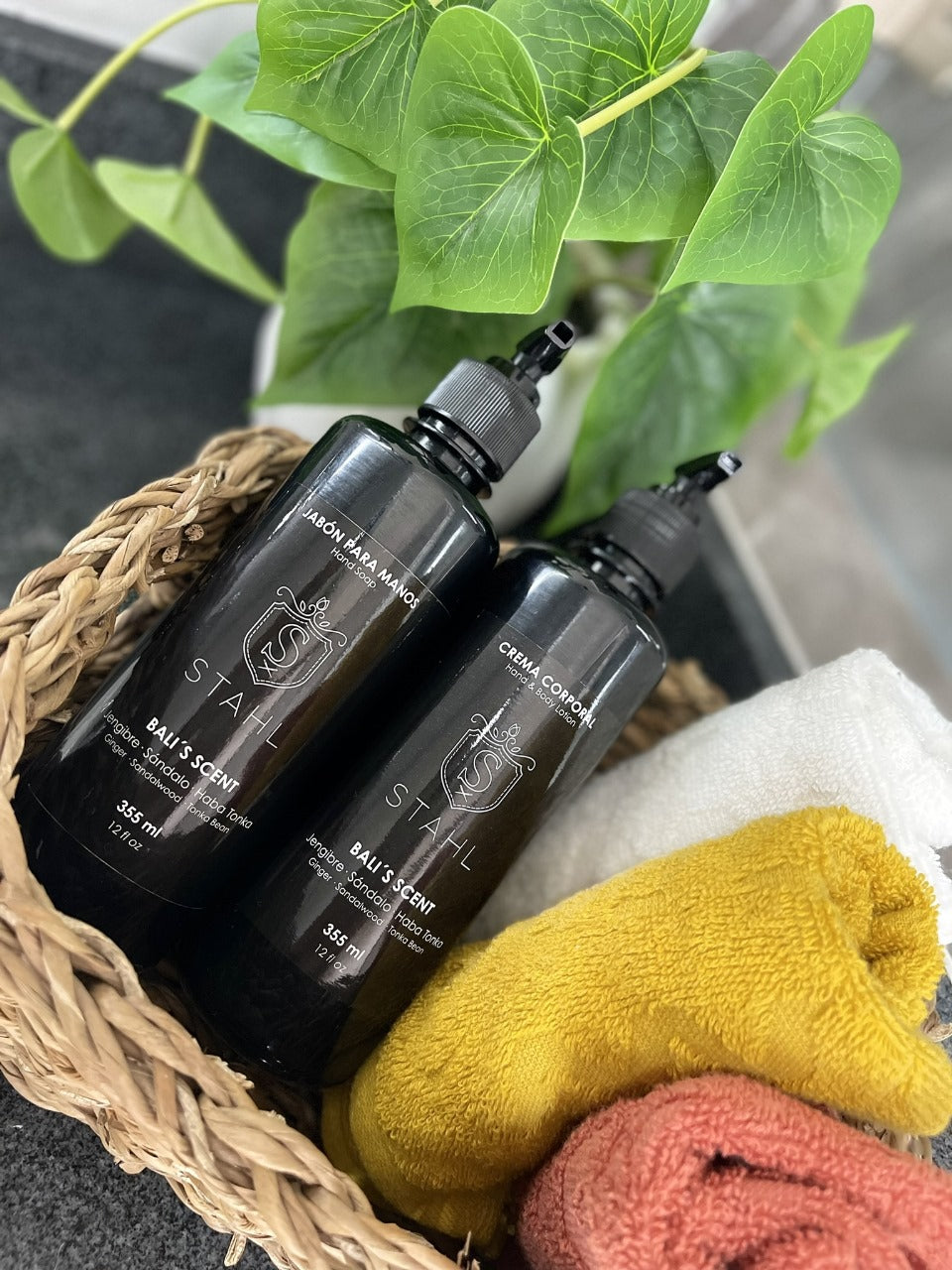 Kit de jabón líquido y crema para manos Stahl, vista del empaque