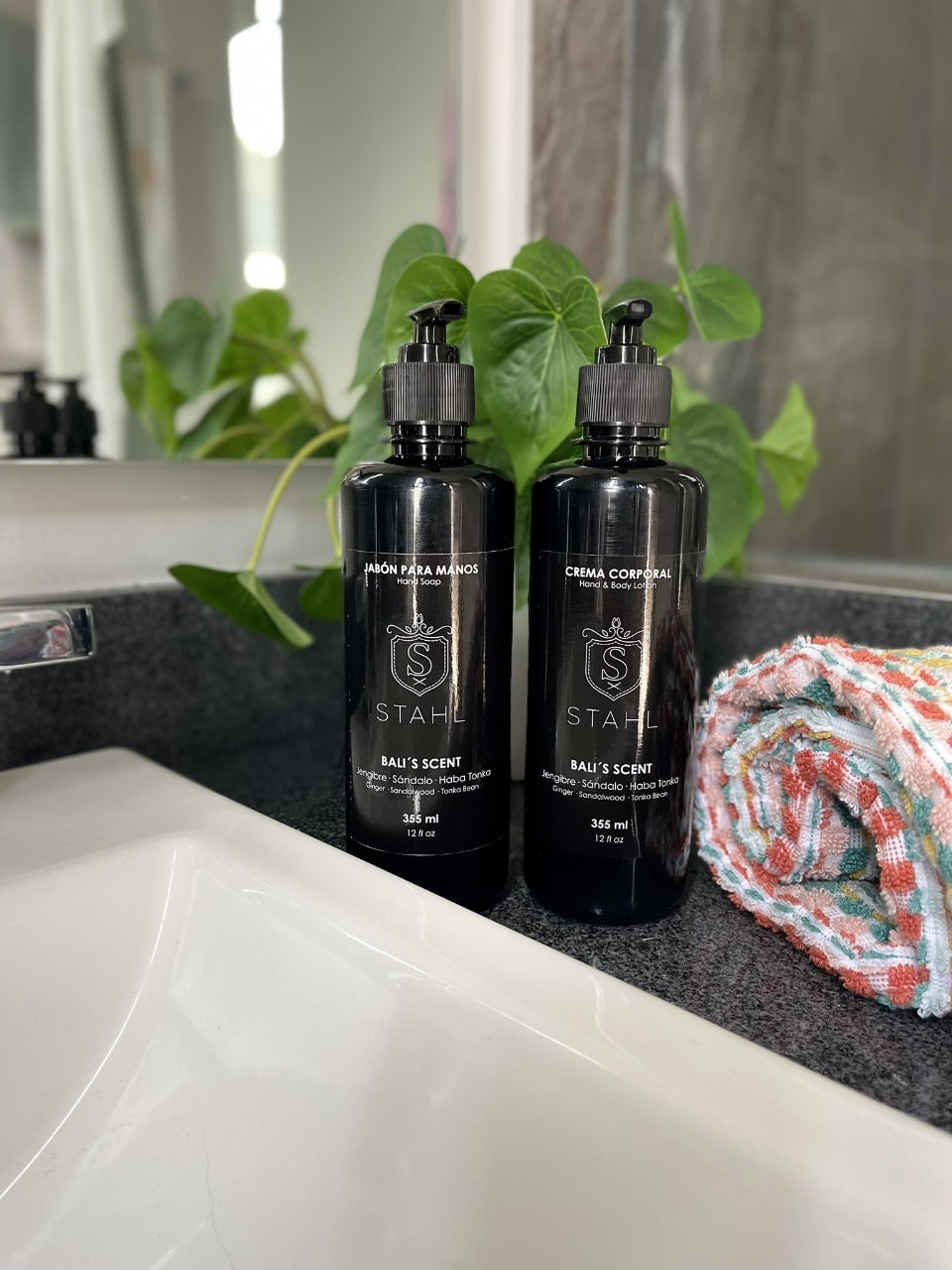 Kit de jabón líquido y crema para manos Stahl, detalle de la etiqueta